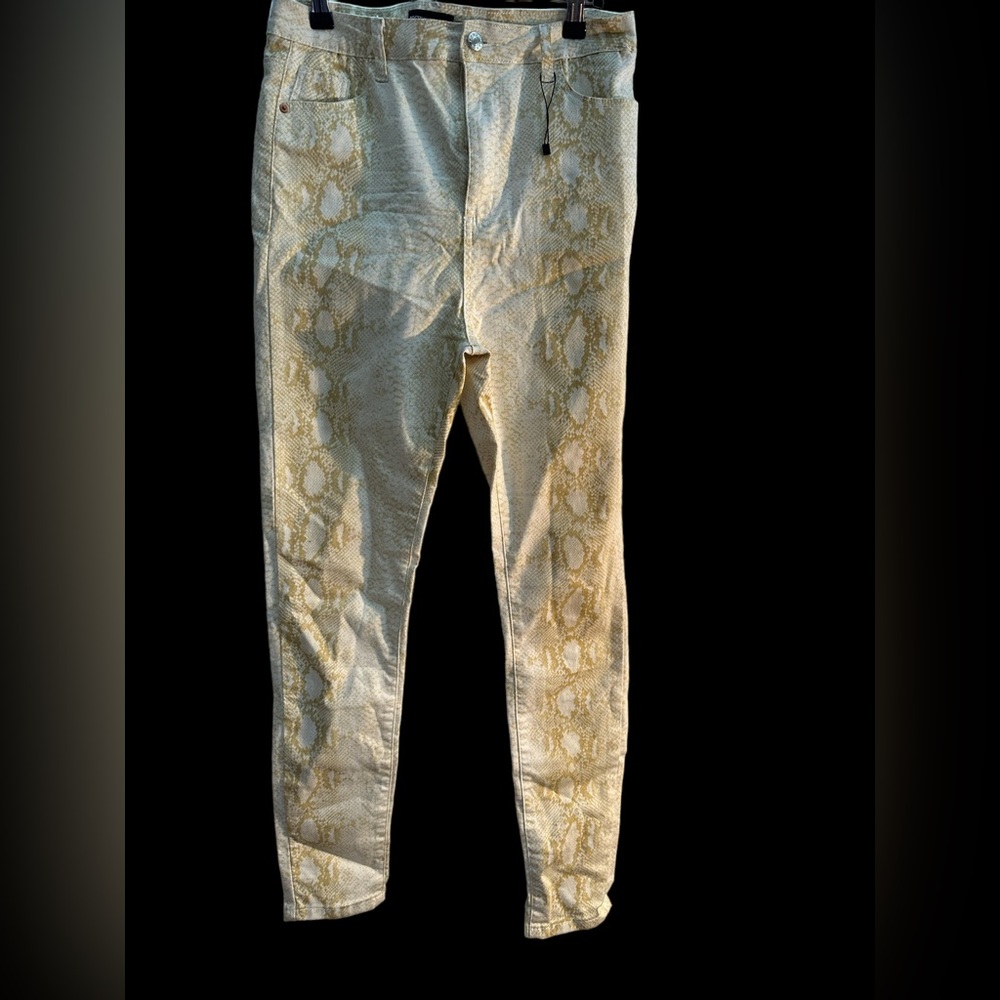 ♥️ NWOT PRETTYLITTLETHING Sz US L UK 14 skinny pants with stretch. Python print